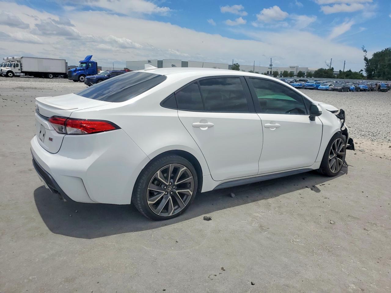 2022 Toyota Corolla Se - Image 3