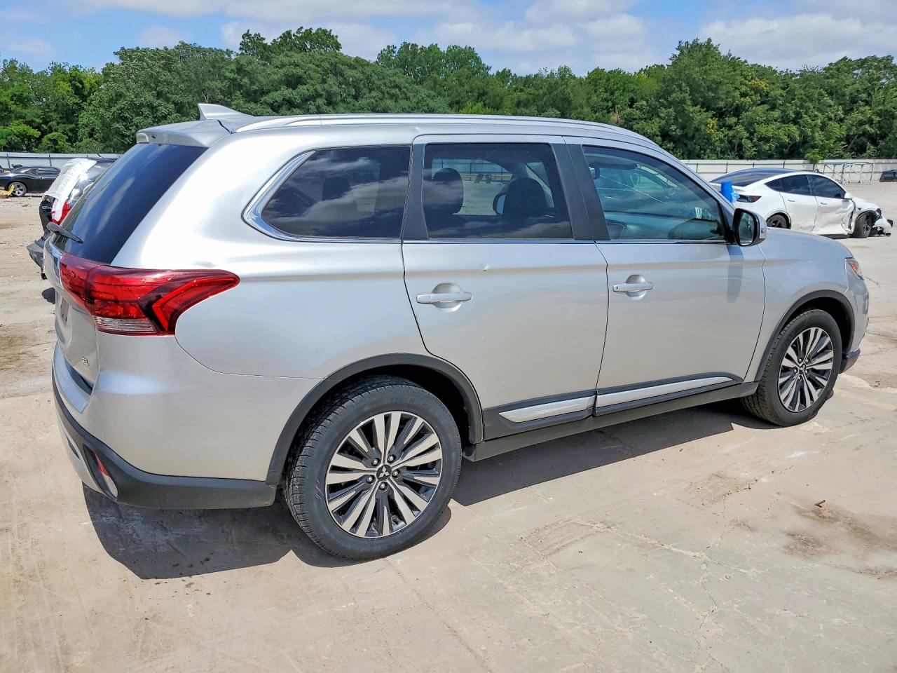 2020 Mitsubishi Outlander Se - Фото 3