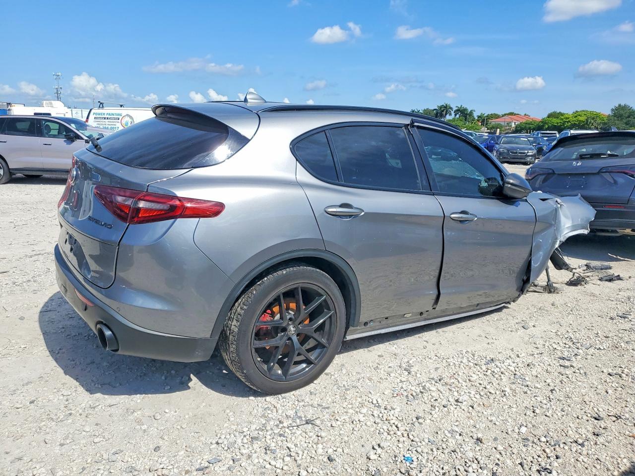2020 Alfa Romeo Stelvio - Фото 3