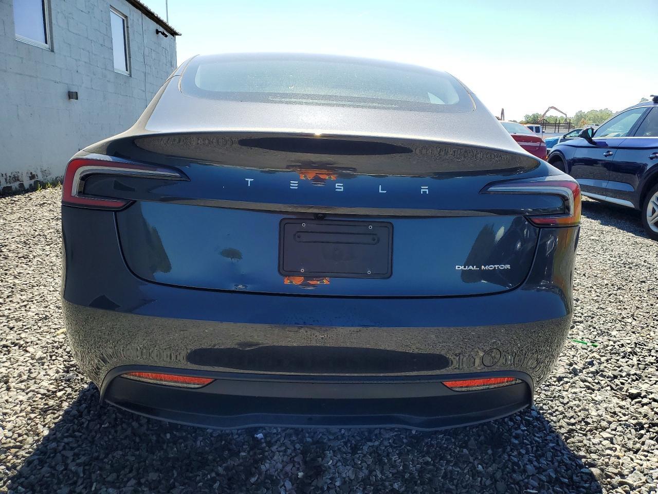 2025 Tesla Model 3 - Фото 6