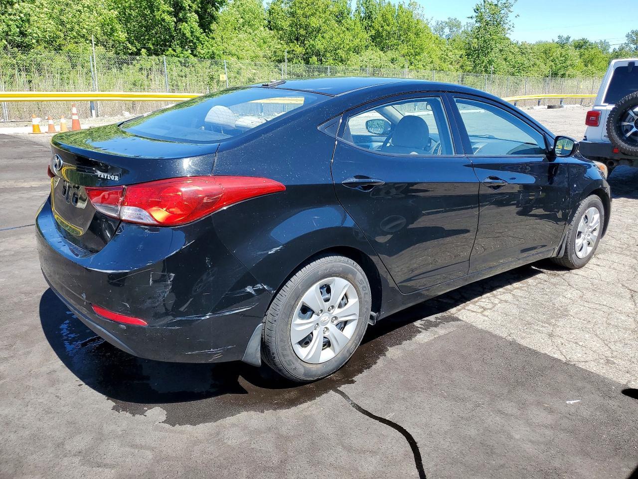 2016 Hyundai Elantra Se - Image 3