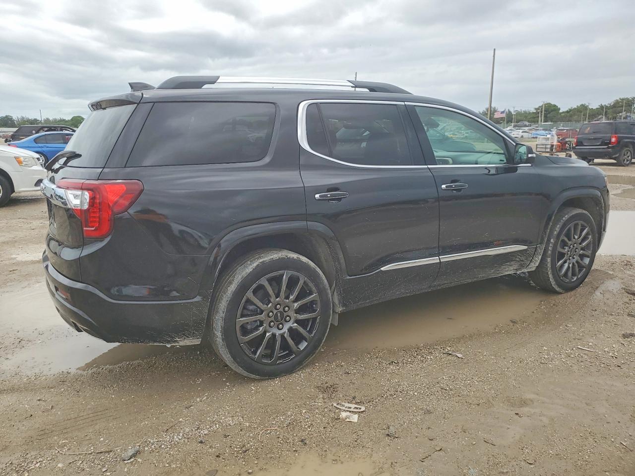 2022 GMC Acadia Denali - Image 3