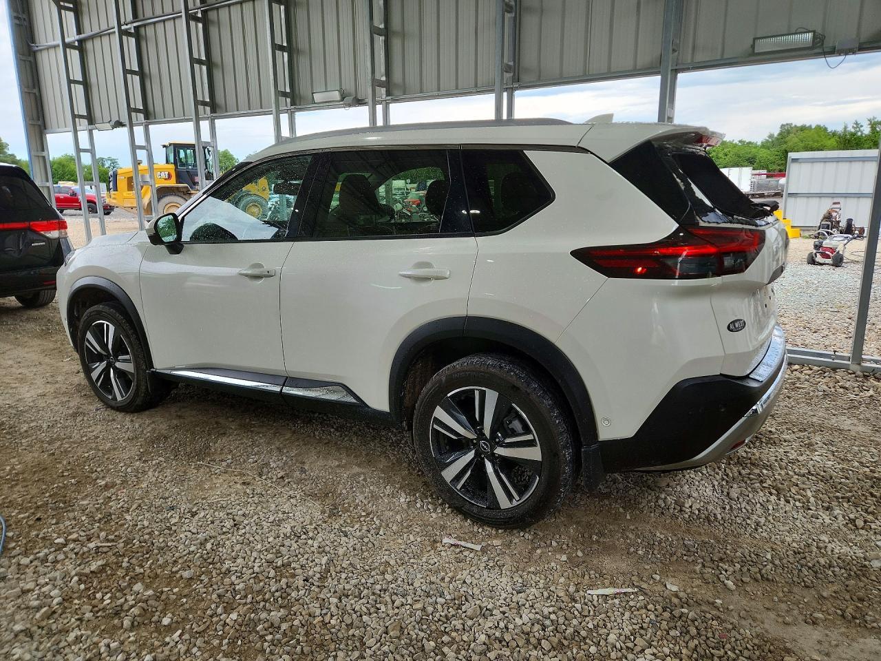 2023 Nissan Rogue Platinum - Фото 2