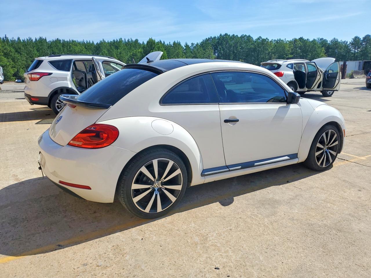2012 Volkswagen Beetle - Фото 3