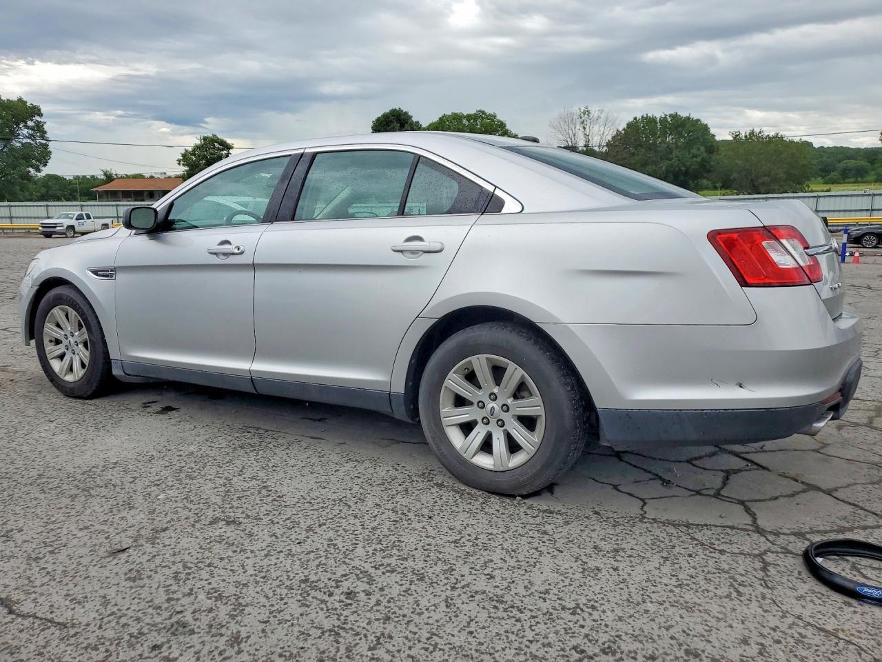 2011 Ford Taurus Se - Фото 2