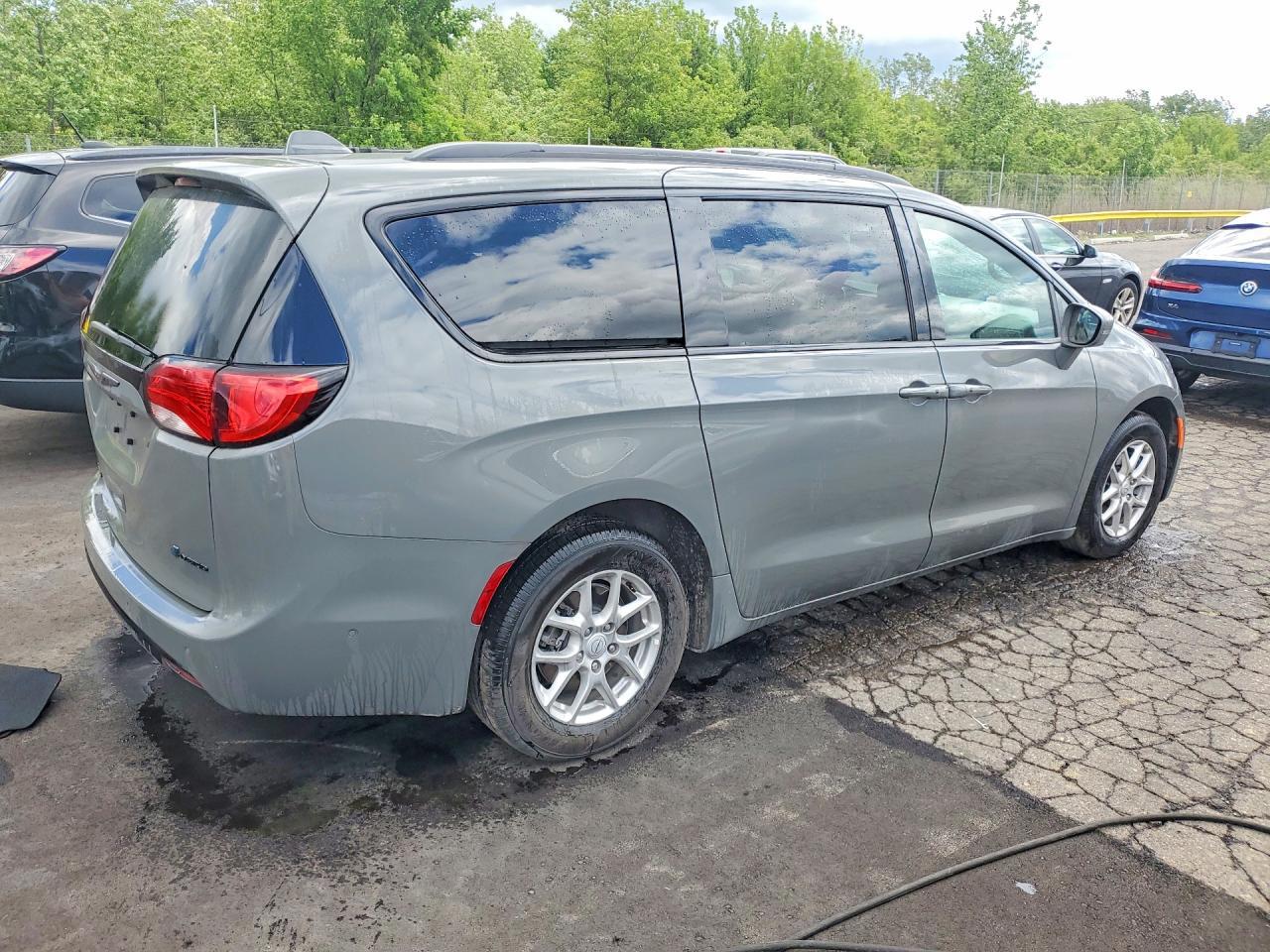 2020 Chrysler Pacifica Hybrid Limited - Image 3