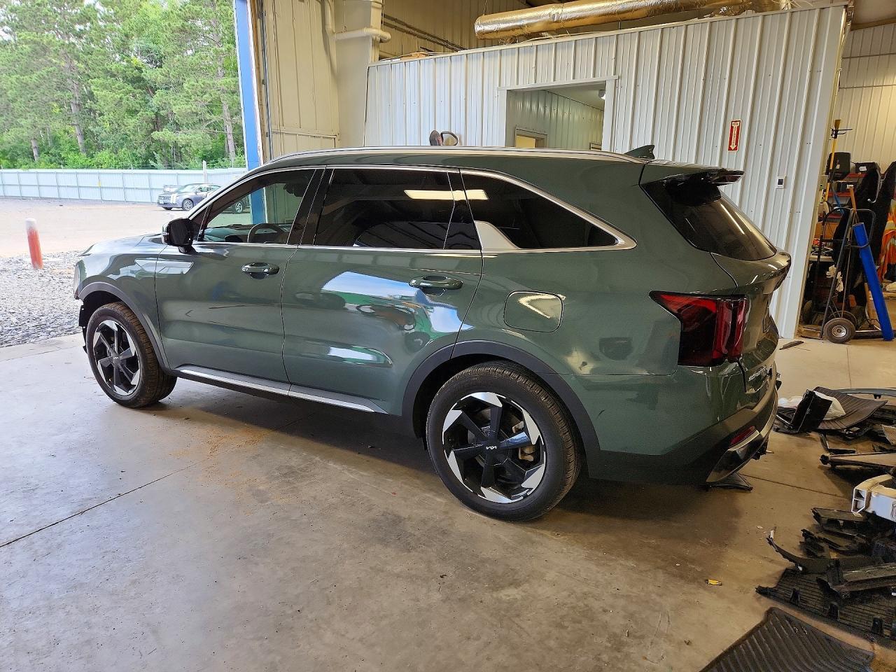 2025 Kia Sorento Ex - Image 2