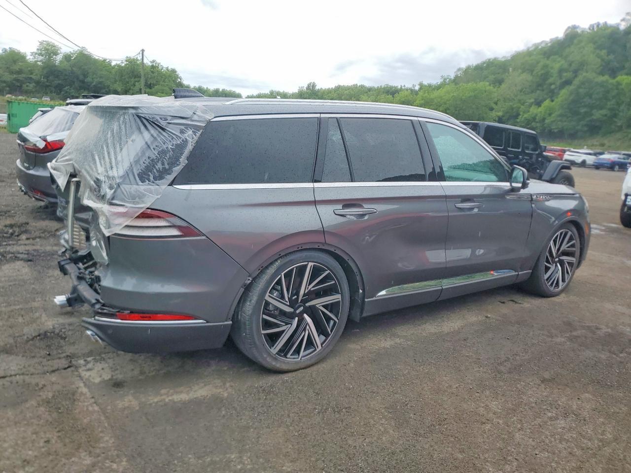 2025 Lincoln Aviator Reserve - Image 3