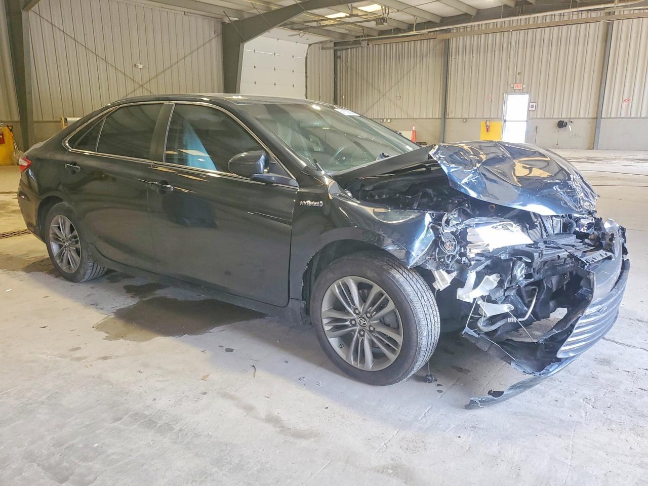 2017 Toyota Camry Hybrid Le - Image 4