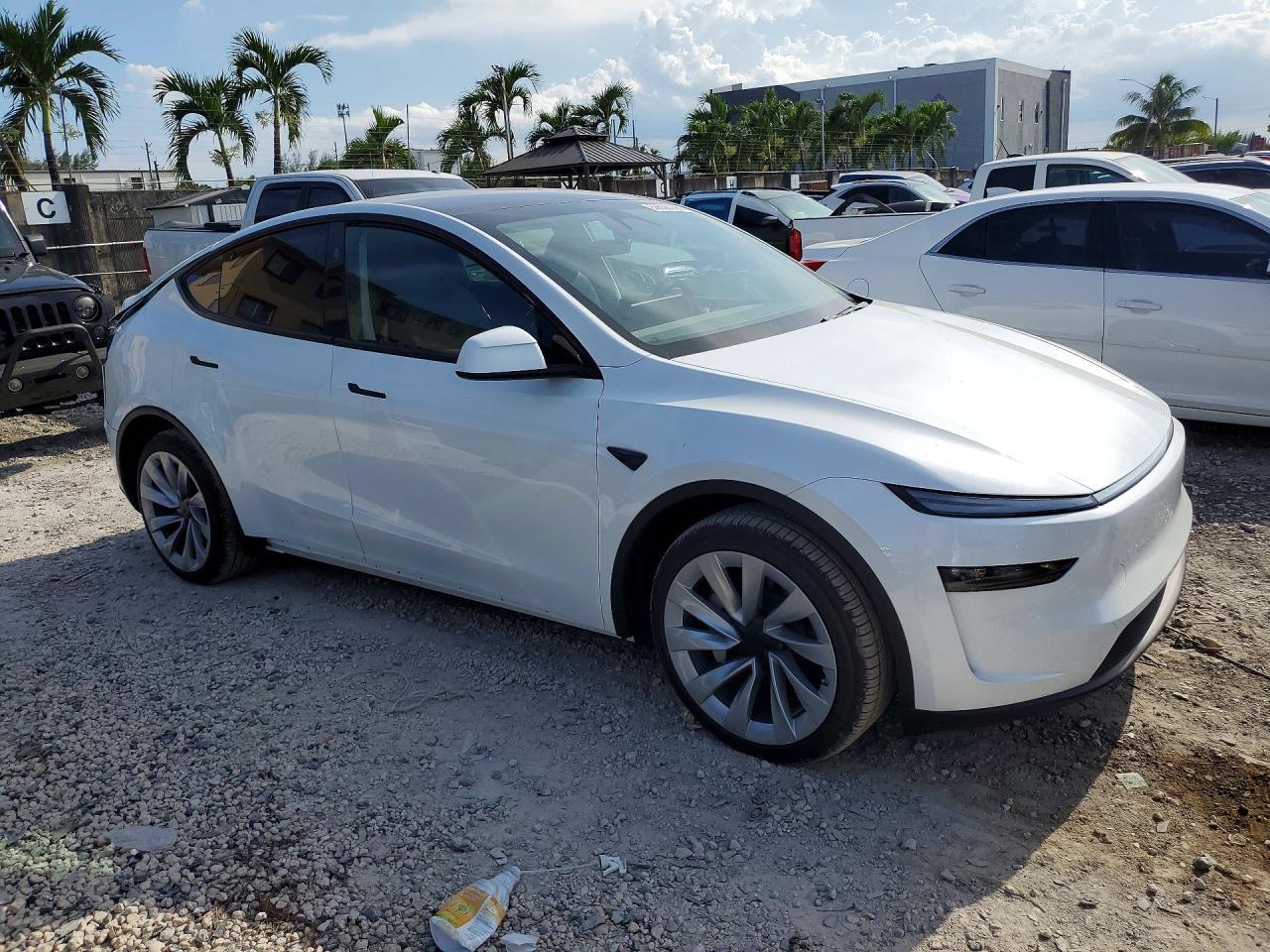 2026 Tesla Model Y - Image 4