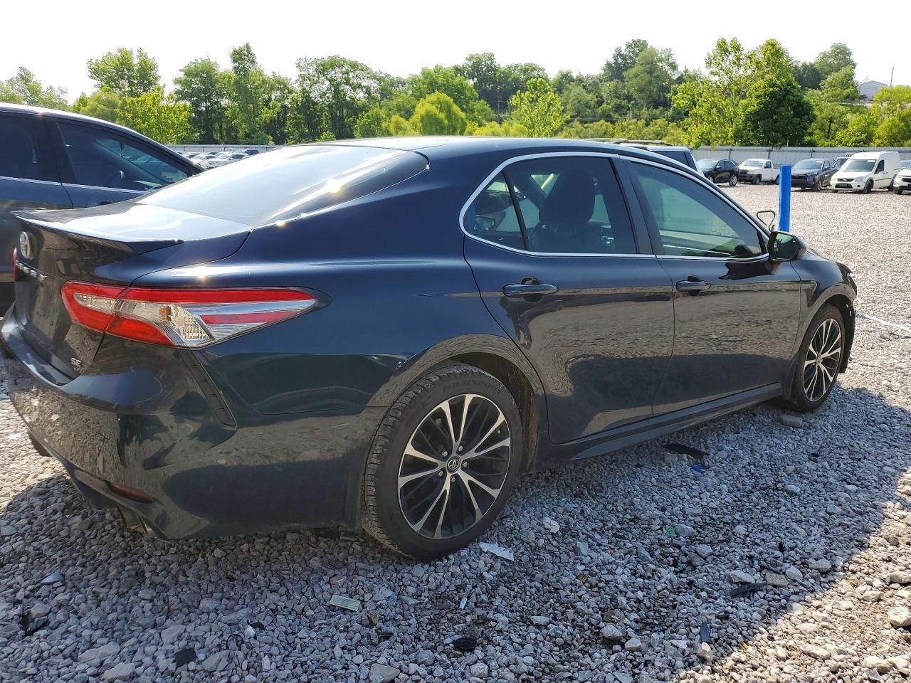 2018 Toyota Camry Se - Фото 3