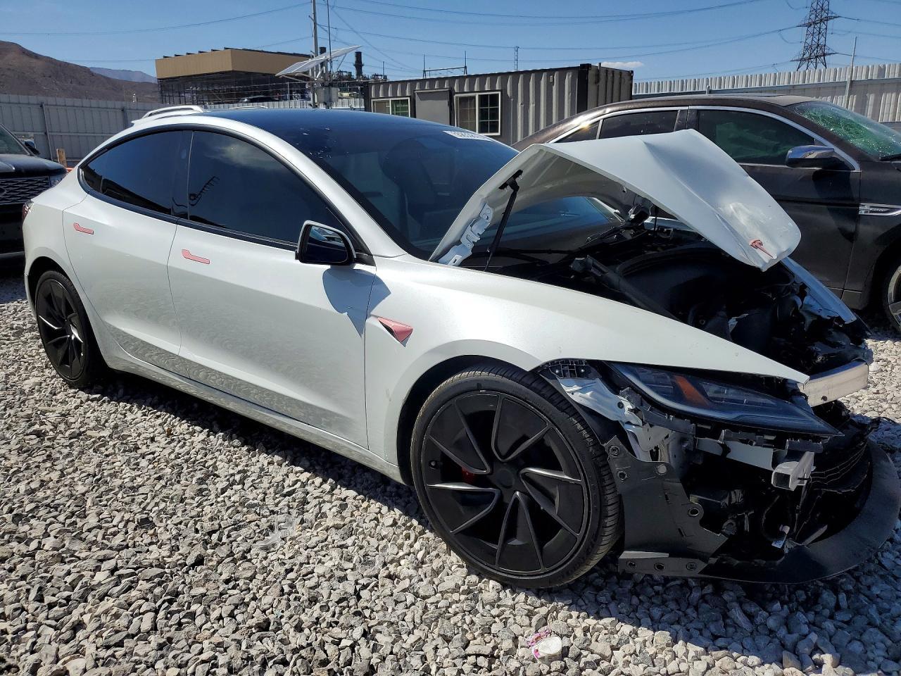 2025 Tesla Model 3 - Фото 4