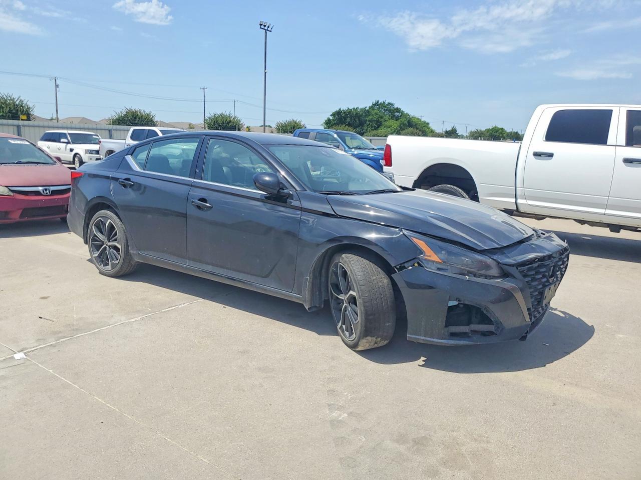 2025 Nissan Altima Sr - Фото 4