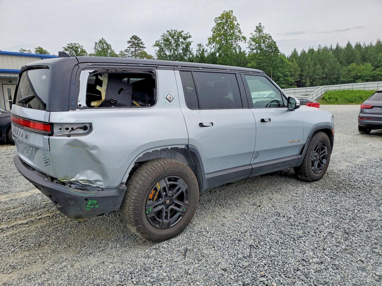 2023 Rivian R1S Adventure - Image 3