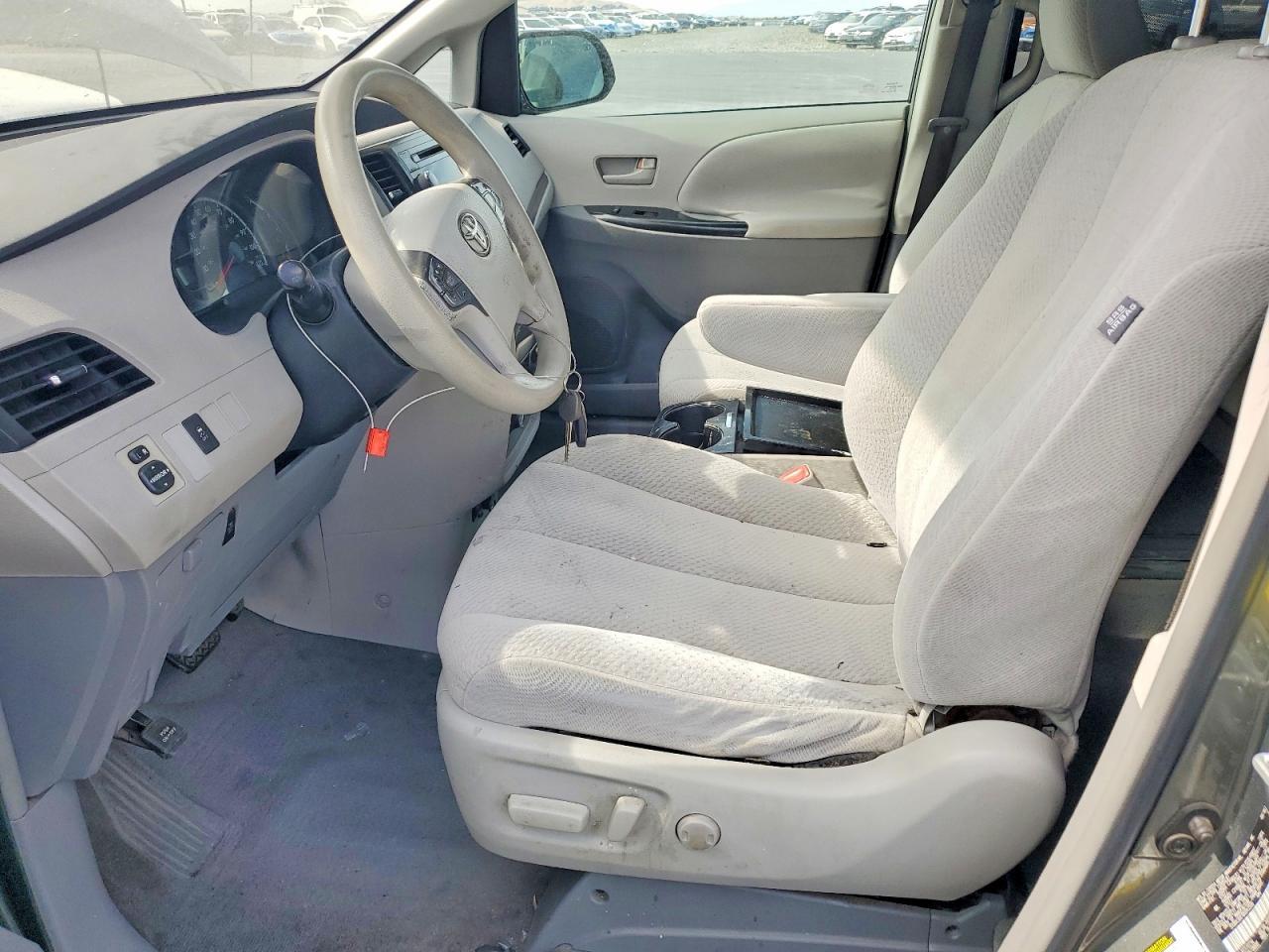 2011 Toyota Sienna Le - Фото 7
