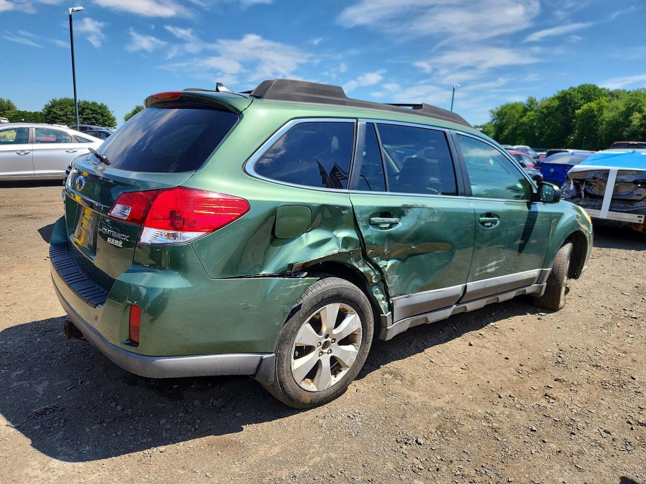 2011 Subaru Outback 2.5I Limited - Image 3