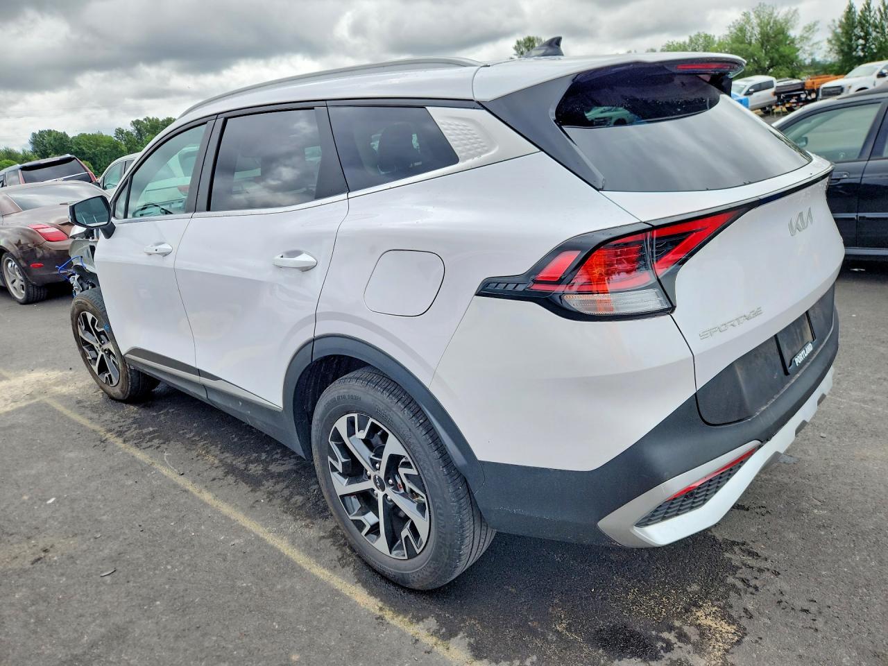 2024 Kia Sportage Ex - Image 2