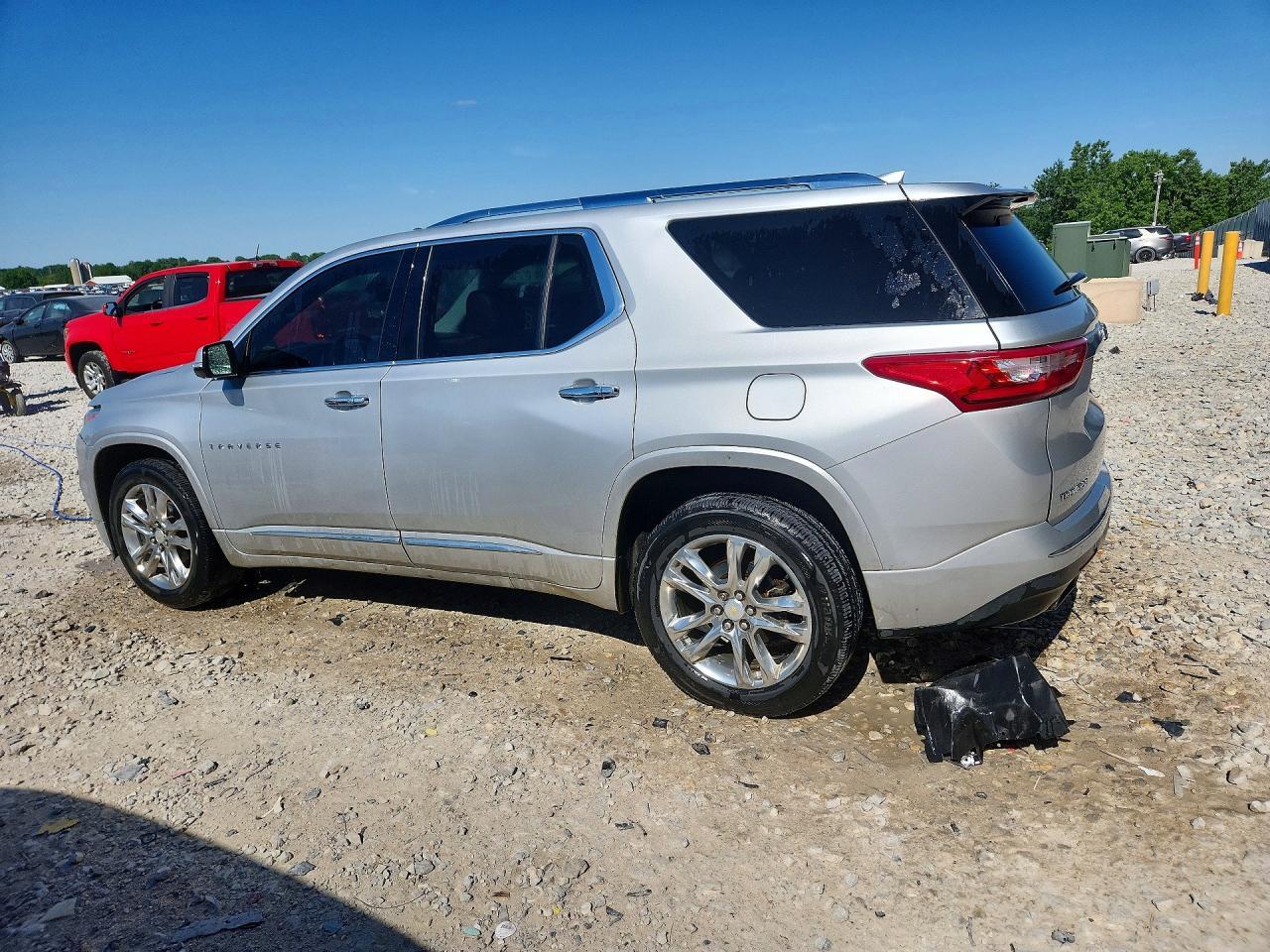 2020 Chevrolet Traverse High Country - Image 2