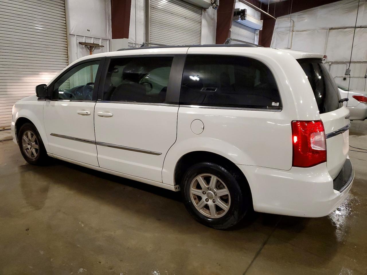 2013 Chrysler Town & Country Touring - Image 2