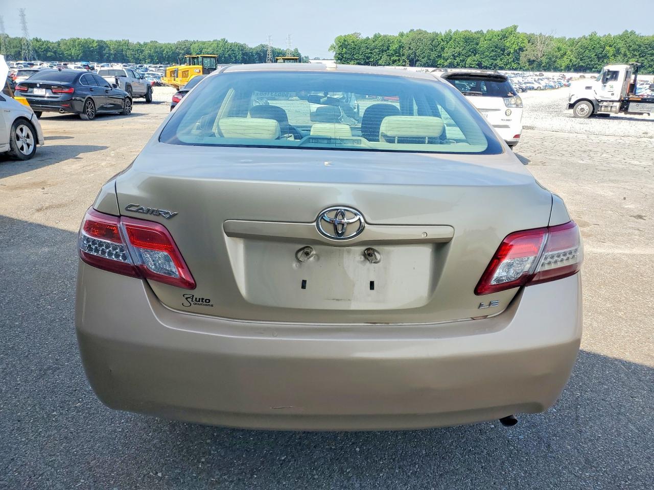 2011 Toyota Camry - Image 6