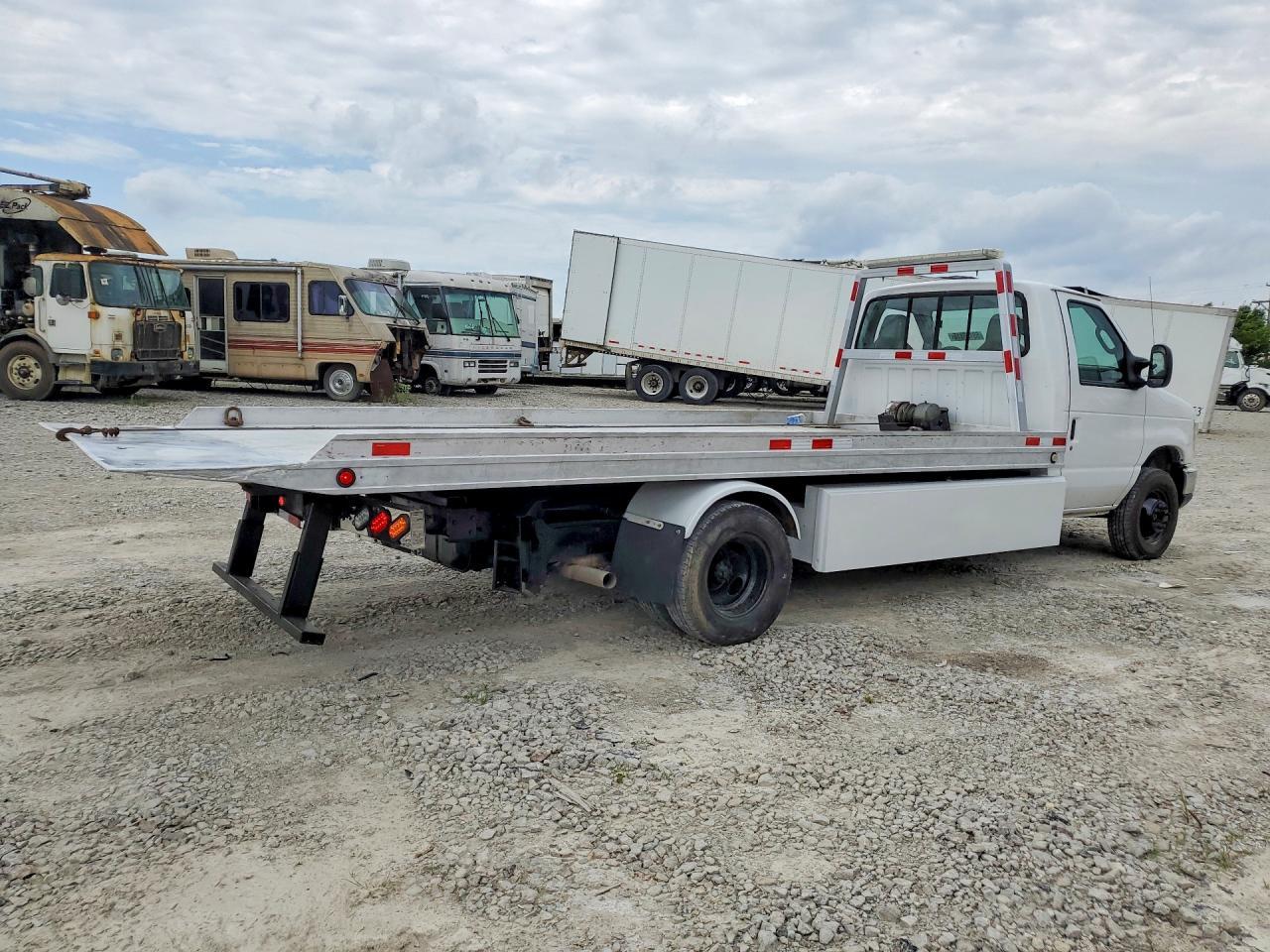 2017 Ford Econoline E450 Super Duty Cutaway Van - Фото 3