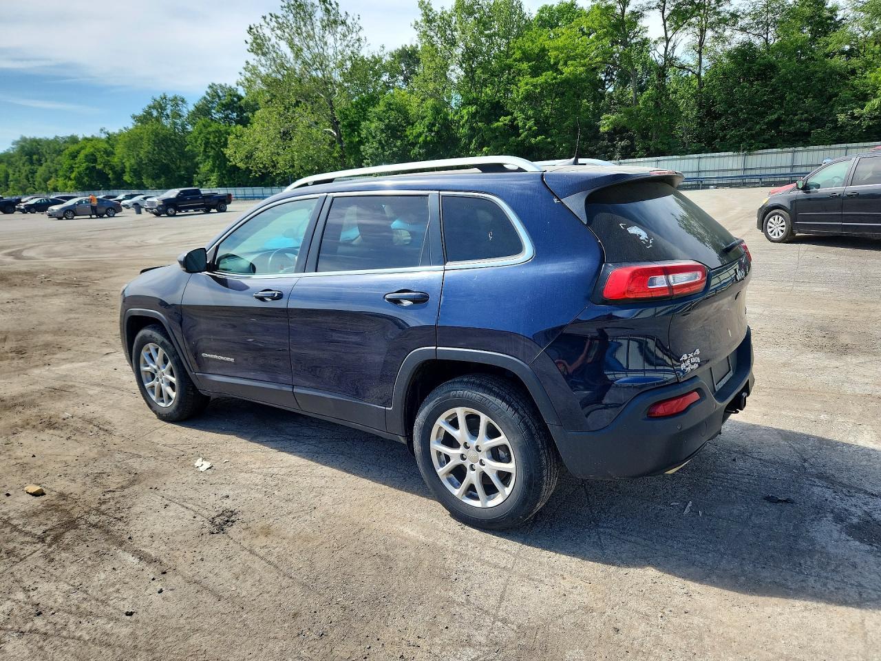 2016 Jeep Cherokee Latitude - Image 2