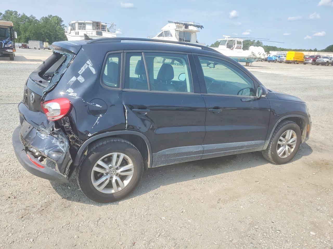 2017 Volkswagen Tiguan S - Фото 3