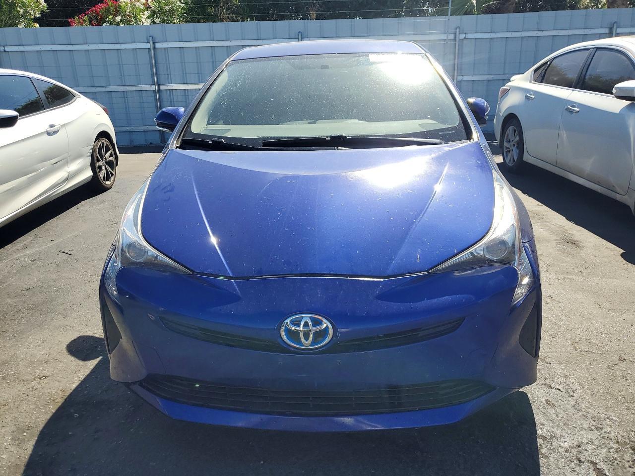 2016 Toyota Prius Two - Image 5