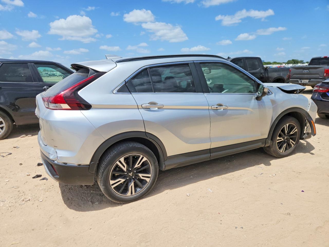 2023 Mitsubishi Eclipse Cross Se - Фото 3