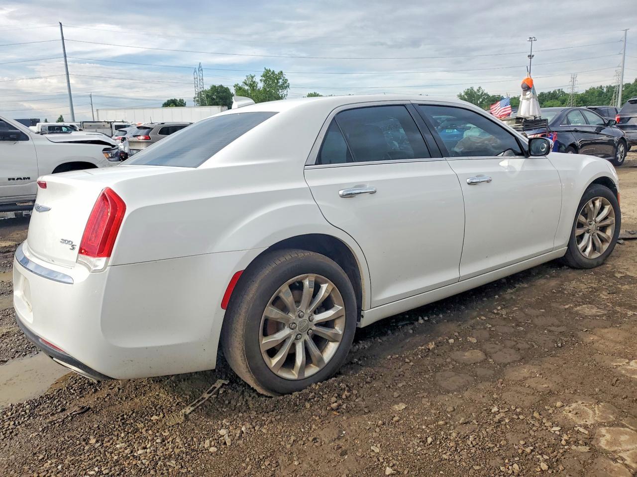 2015 Chrysler 300C - Фото 3