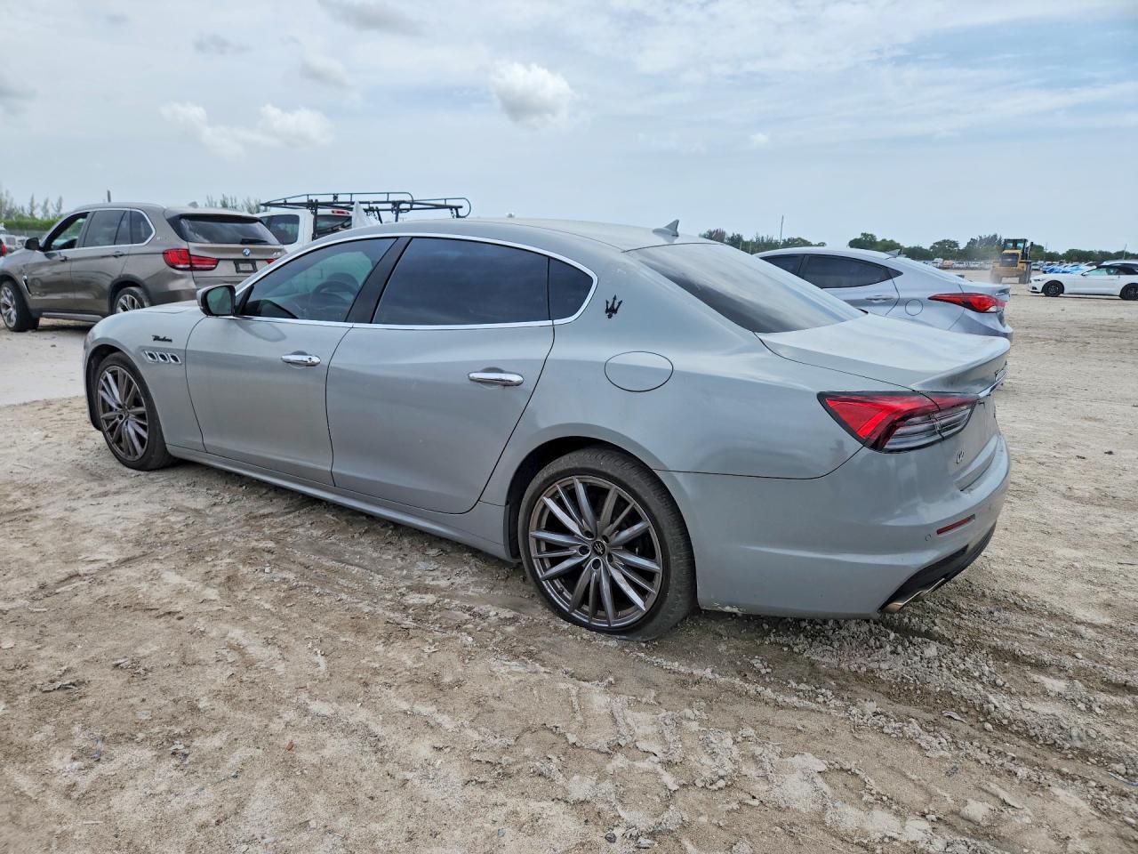 2022 Maserati Quattroporte Modena - Фото 2
