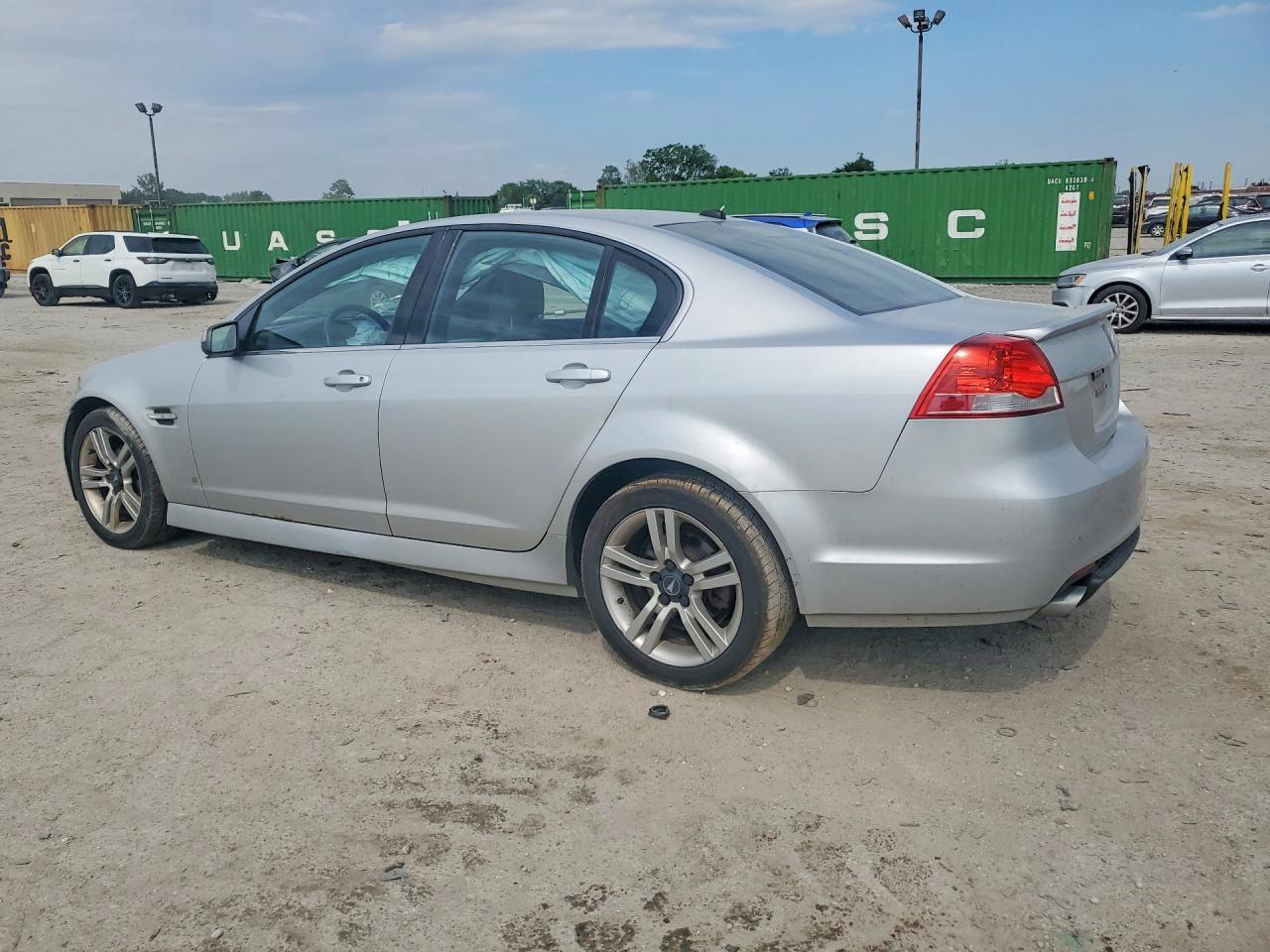2009 Pontiac G8 - Image 2