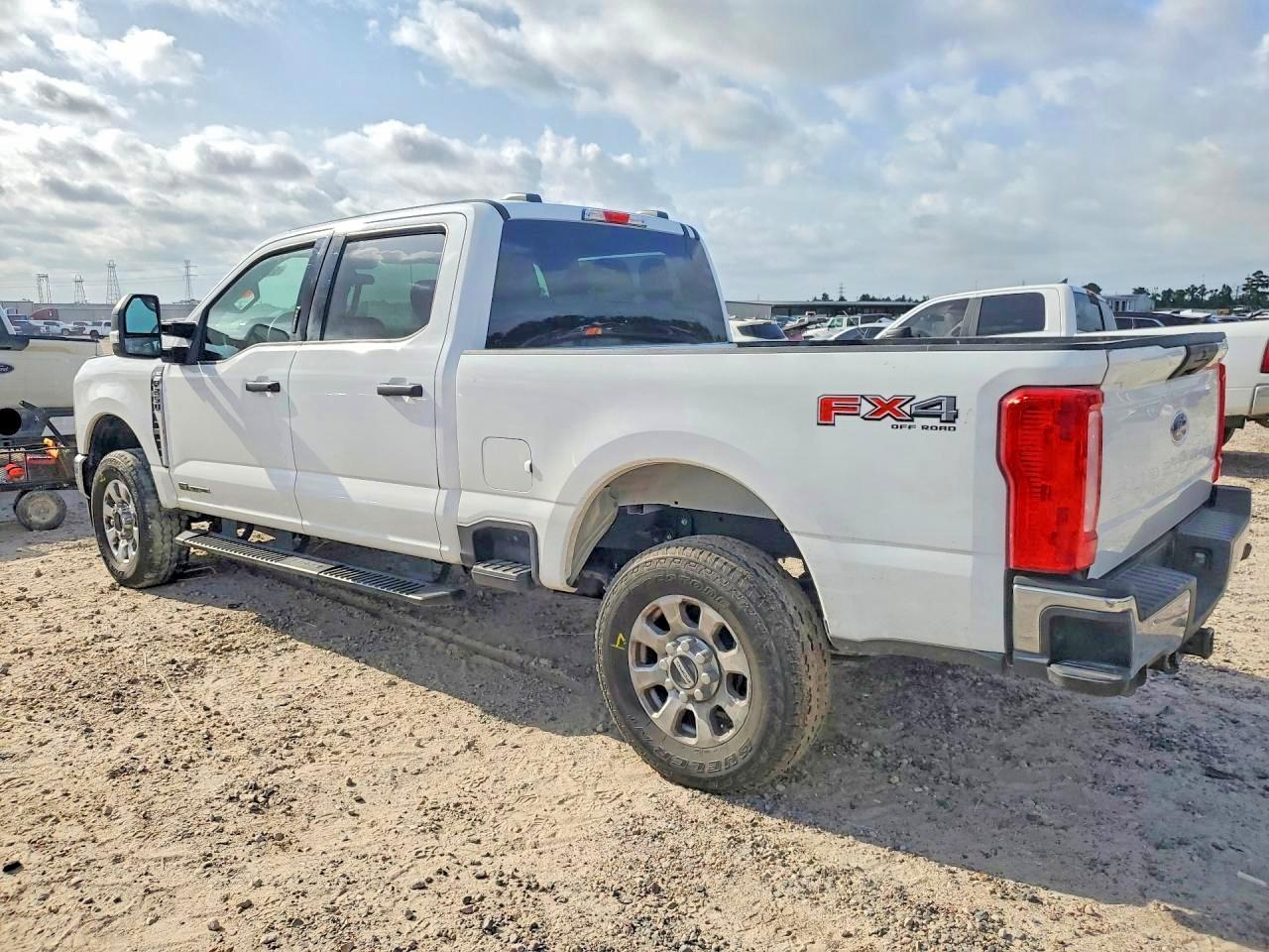 2024 Ford F250 Super Duty - Фото 2