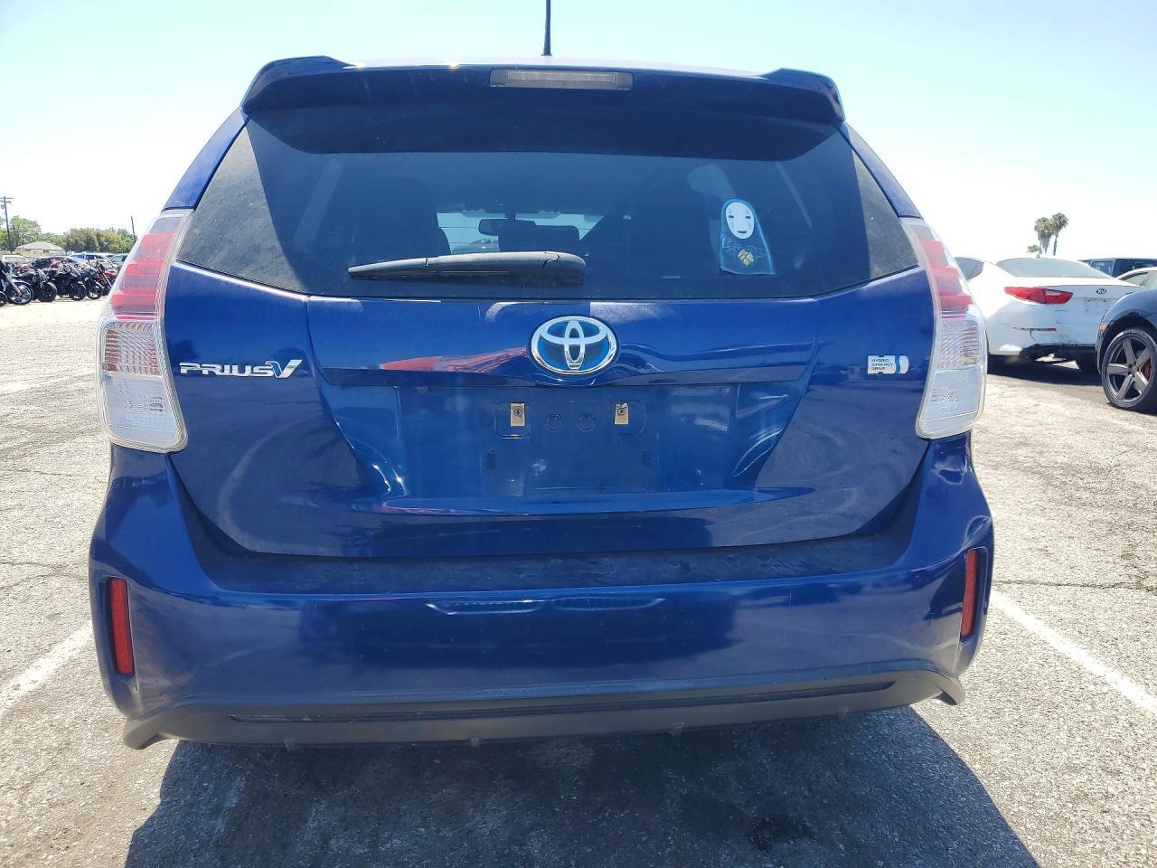 2017 Toyota Prius V Four - Image 6
