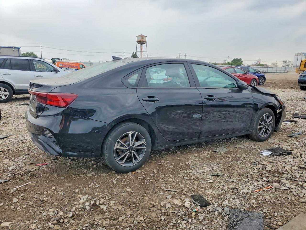 2024 Kia Forte Lxs - Image 3