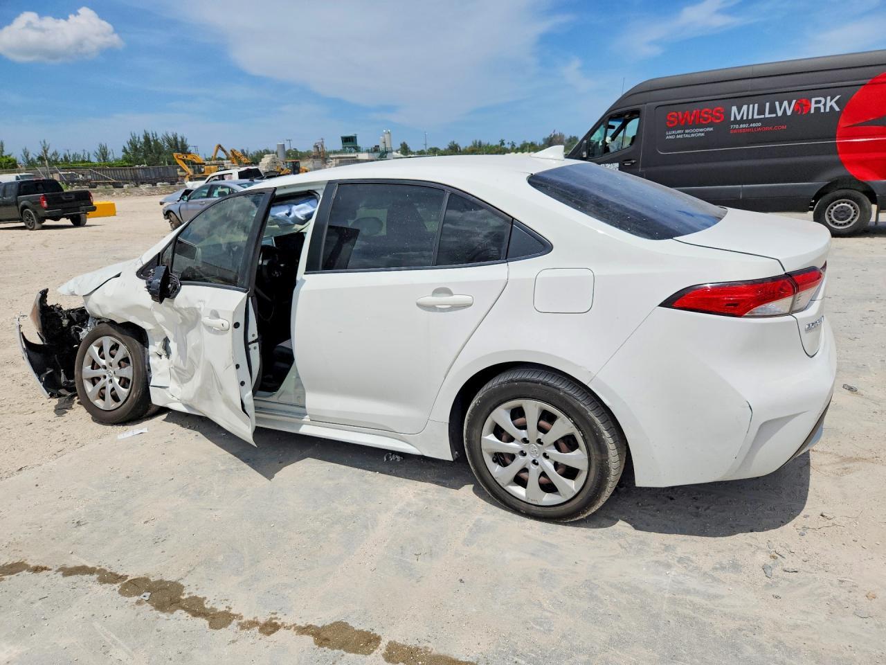 2021 Toyota Corolla Le - Фото 2