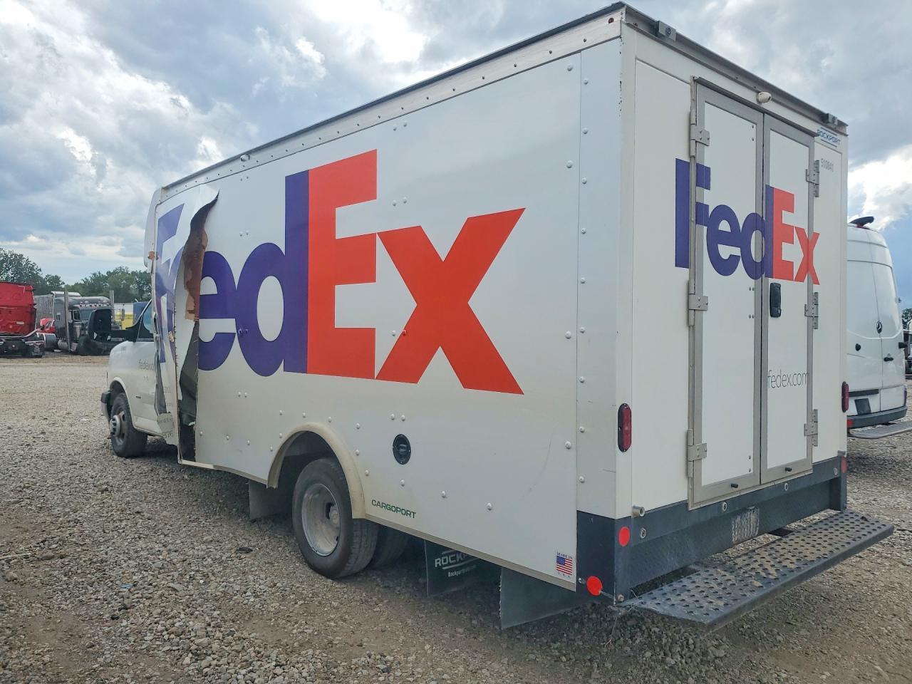 2025 Chevrolet Express G3500 Delivery Truck - Фото 2