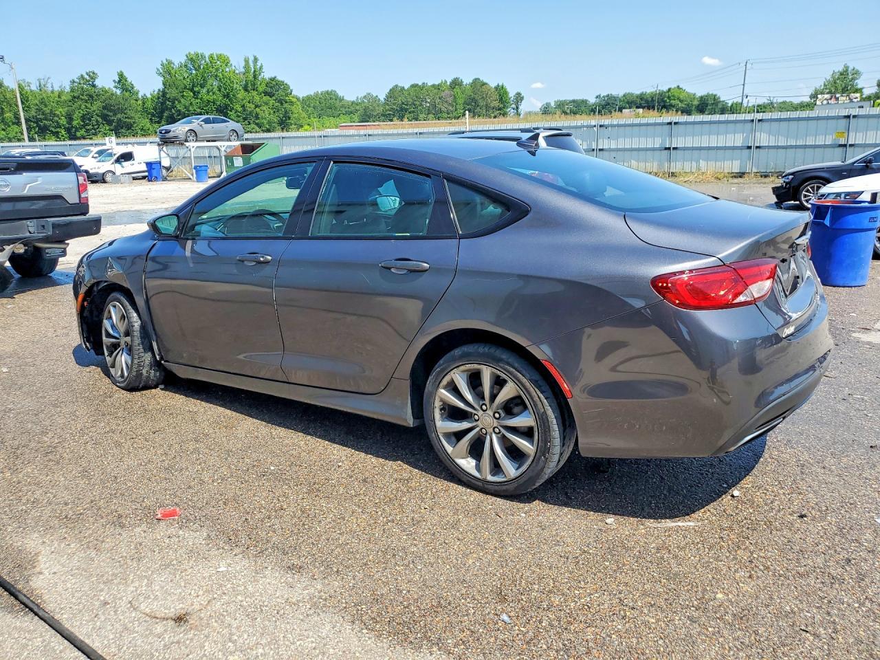 2015 Chrysler 200 S - Фото 2