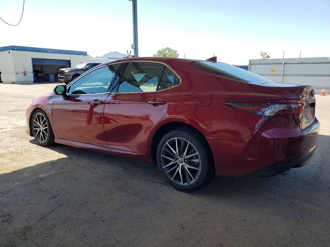 2021 Toyota Camry Xle - Image 2