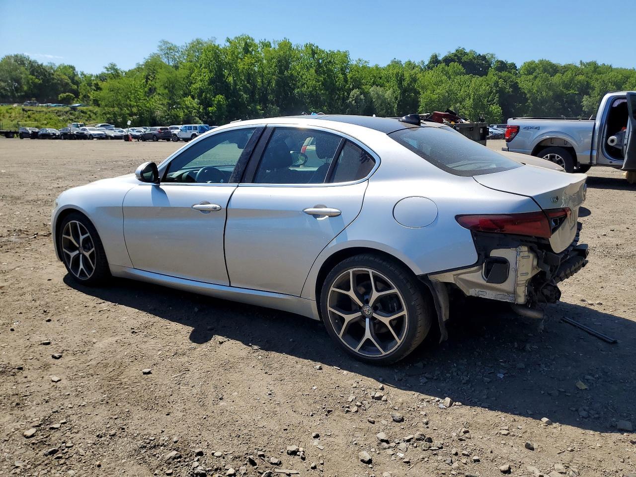 2019 Alfa Romeo Giulia - Image 2
