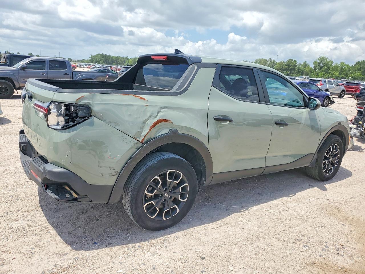 2024 Hyundai Santa Cruz Se - Image 3