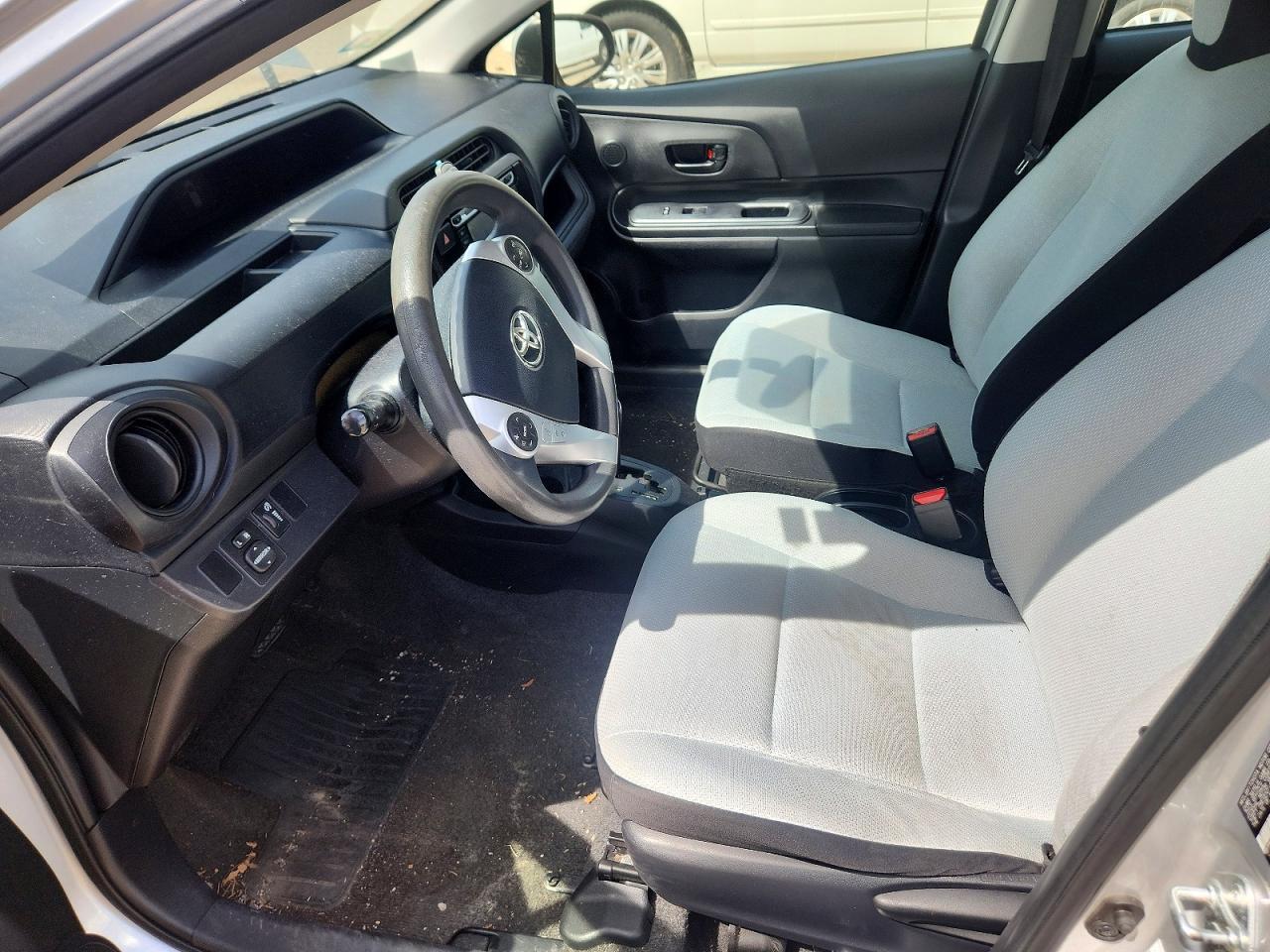 2015 Toyota Prius C One - Фото 7