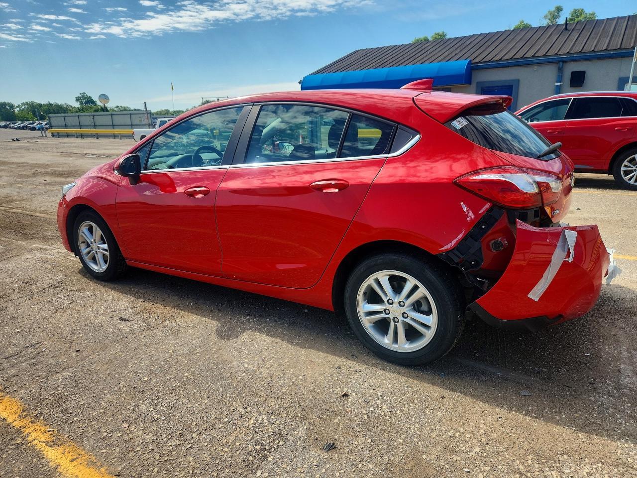 2018 Chevrolet Cruze Lt - Image 2