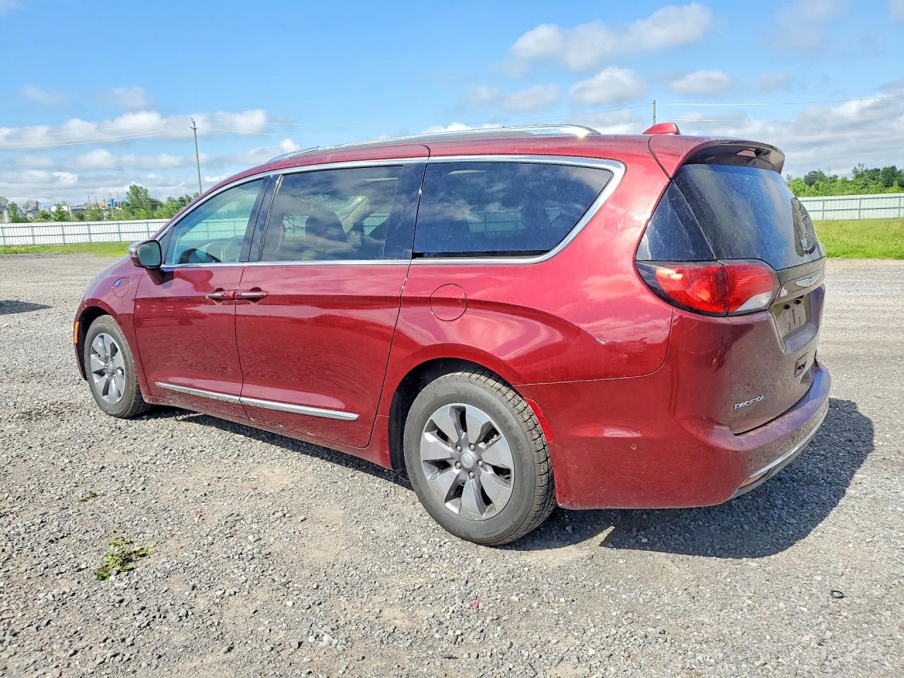 2017 Chrysler Pacifica Ehybrid Platinum - Image 2