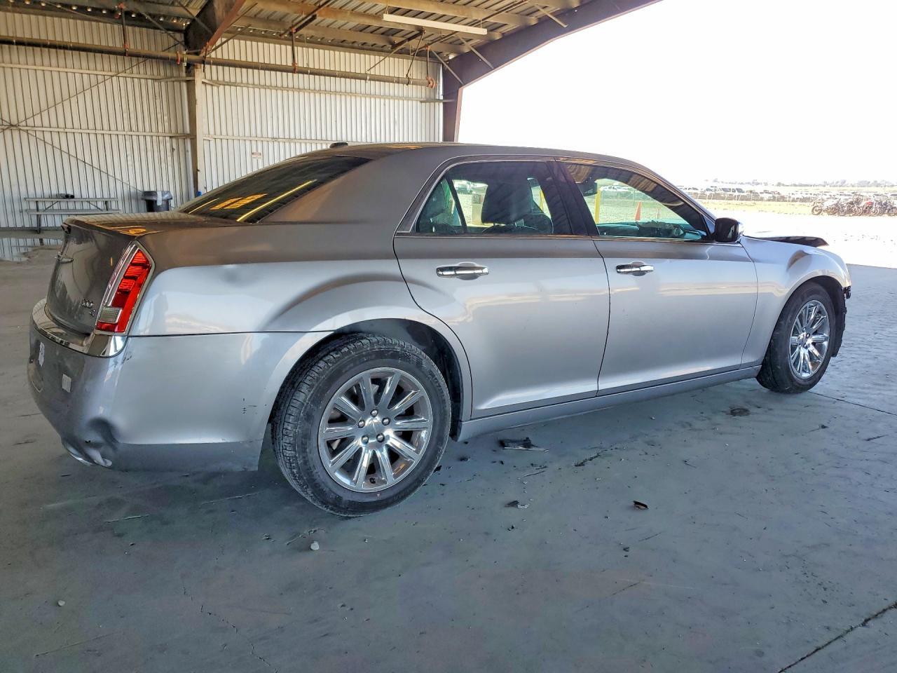 2014 Chrysler 300C - Image 3