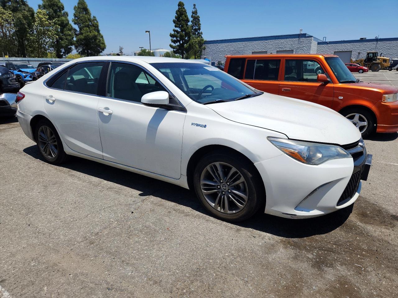 2015 Toyota Camry Hybrid Se - Image 4