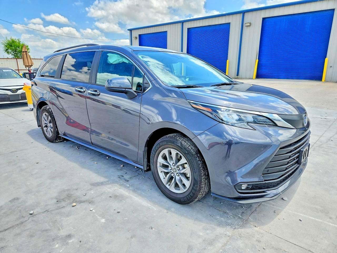 2025 Toyota Sienna Xle 8-Passenger - Фото 4