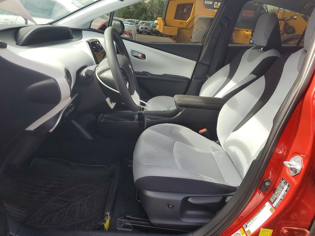 2017 Toyota Prius Two - Фото 7