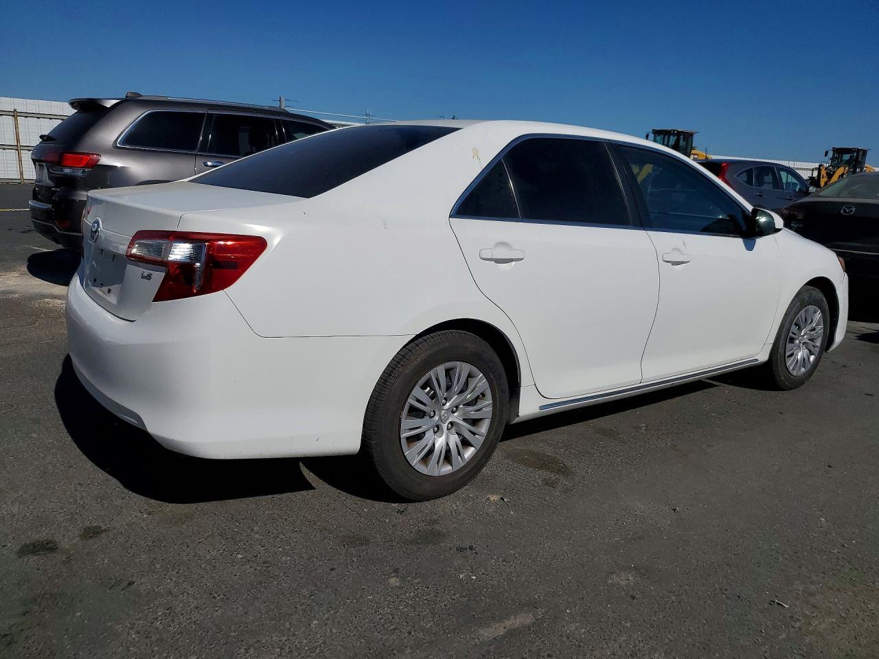 2012 Toyota Camry Le - Фото 3