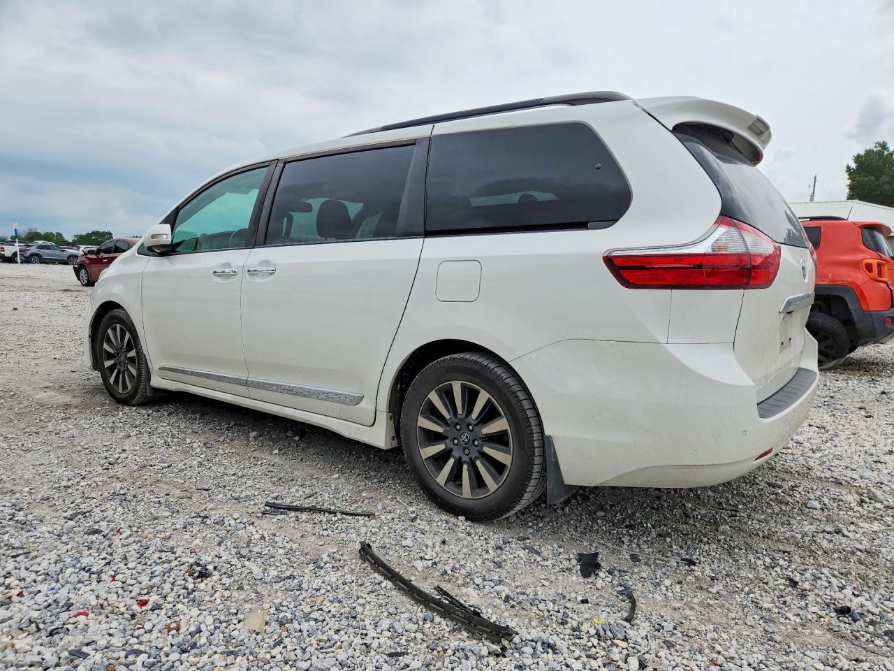 2019 Toyota Sienna Limited 7-Passenger - Image 2